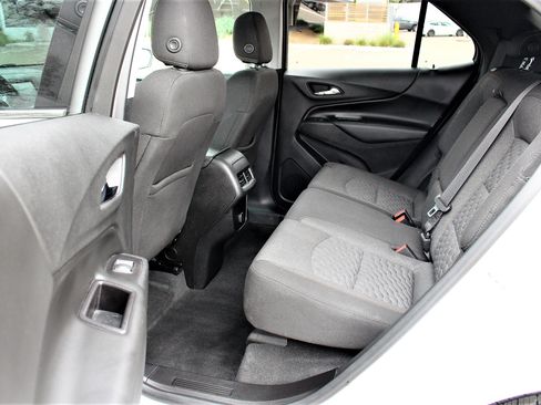 Used 2018 Chevrolet Equinox FWD LT w/ 1LT image 17