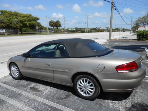 Used 2003 Chrysler Sebring LXi image 3