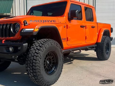 Used 2025 Jeep Gladiator Mojave AWD/4WD image 25