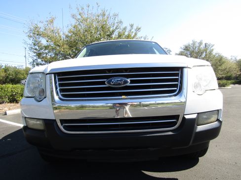 Used 2007 Ford Explorer XLT image 8