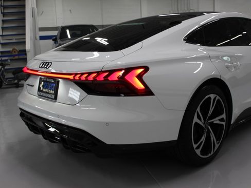 Used 2023 Audi e-tron GT Premium Plus image 8