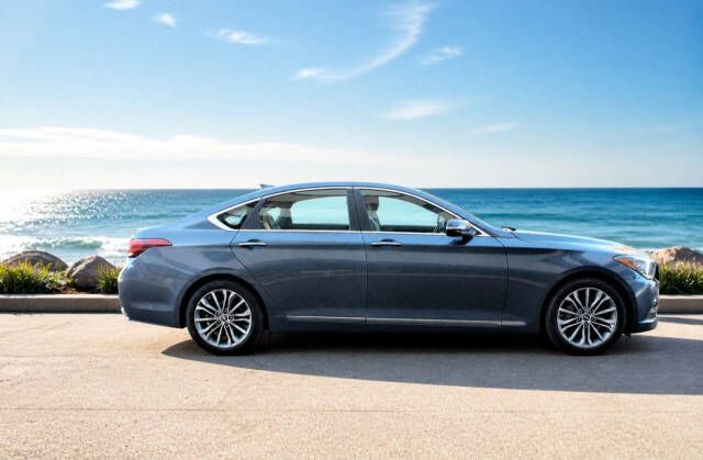 Used 2015 Hyundai Genesis 3.8 2 wheel drive image 1