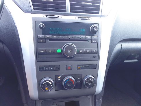 Used 2012 Chevrolet Traverse LT FWD image 16