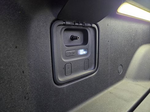 Used 2022 Rivian R1T Launch Edition image 31