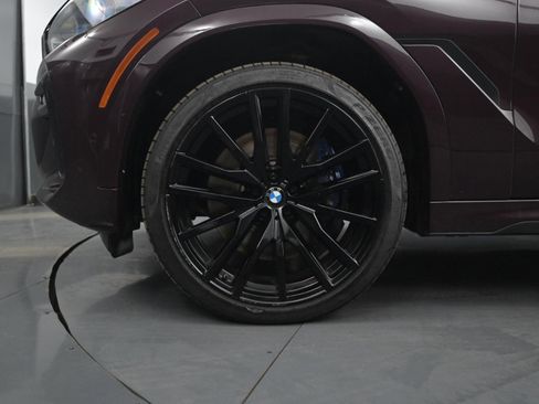 Used 2021 BMW X6 M50i image 11