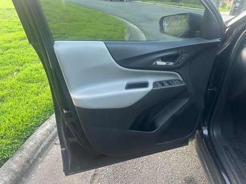 Used 2019 Chevrolet Equinox LS image 32