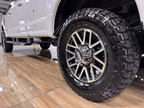 Used 2019 Ford F350 Lariat image 9