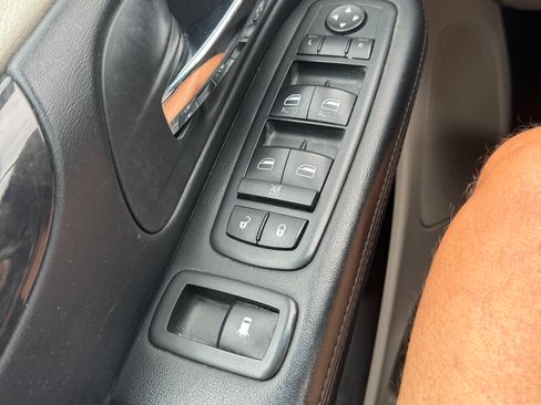 Used 2012 Dodge Grand Caravan SXT image 13