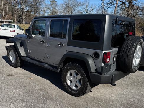 Used 2018 Jeep Wrangler Unlimited Sport image 2