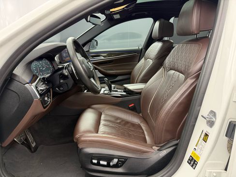 Used 2019 BMW M550i xDrive image 38