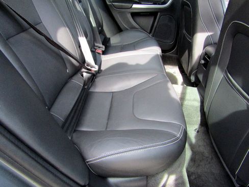 Used 2018 Volvo S60 T5 Dynamic AWD image 19