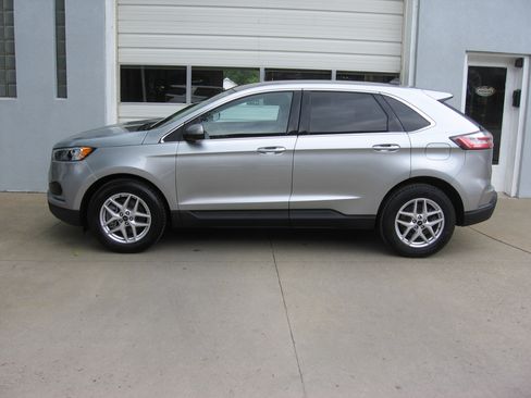 Used 2024 Ford Edge AWD image 3