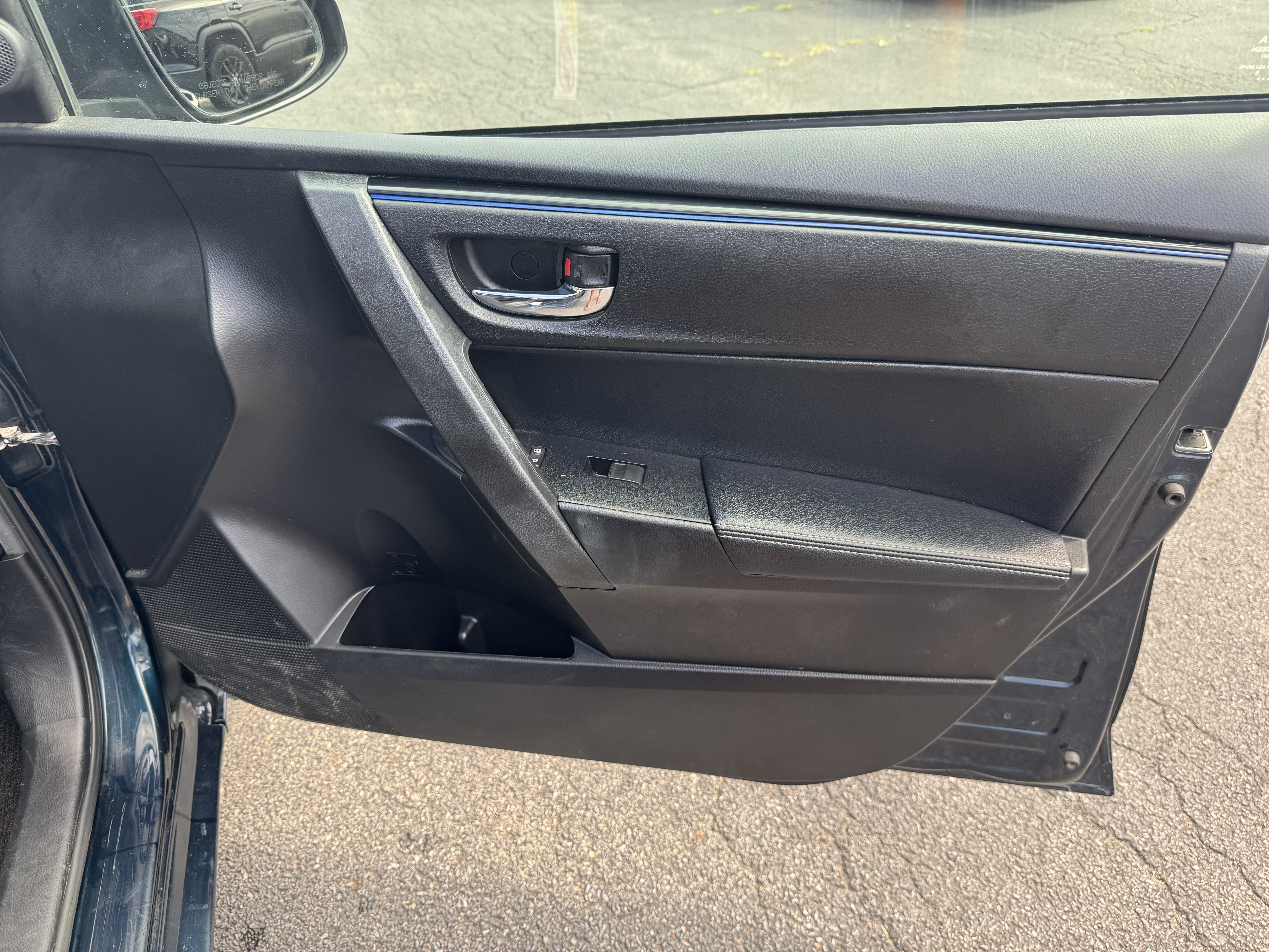 Used 2017 Toyota Corolla SE FWD image 14