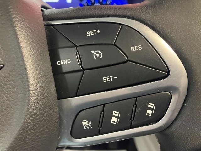 Used 2023 Chrysler Pacifica Touring-L FWD image 14
