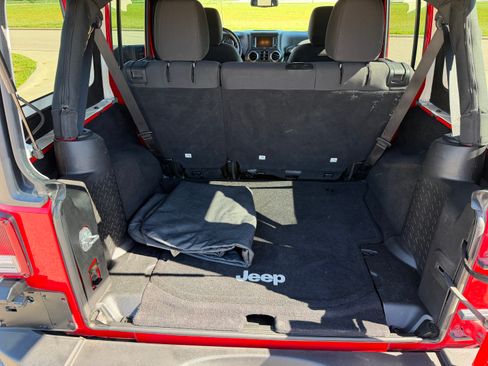 Used 2017 Jeep Wrangler 4WD Unlimited Sport image 7
