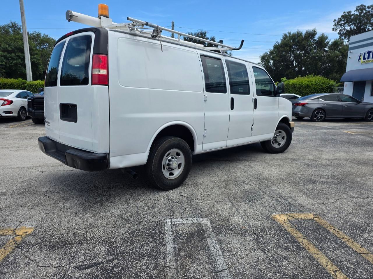 Used 2011 Chevrolet Express 2500 UNAVAIL RWD image 6