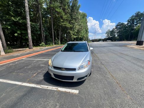 Used 2011 Chevrolet Impala LT w/ 1LT FWD image 2