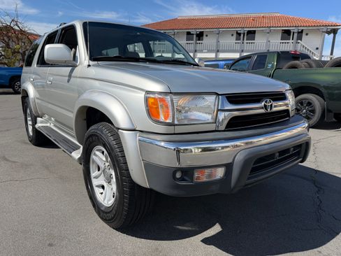 Used 2002 Toyota 4Runner SR5 AWD/4WD image 14