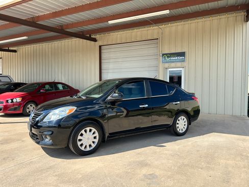 Used 2012 Nissan Versa image 2