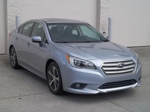 Used 2016 Subaru Legacy 2.5i Limited AWD/4WD image 3