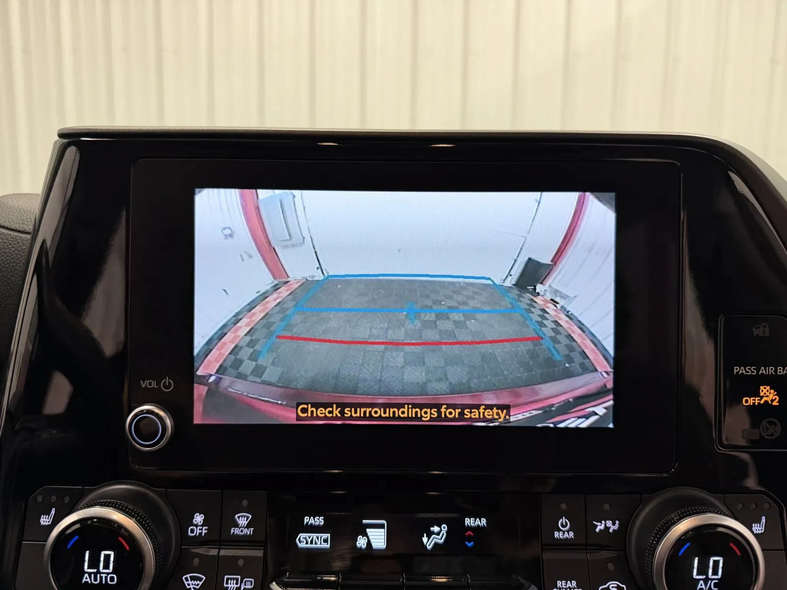 Used 2023 Toyota Highlander XLE FWD image 34