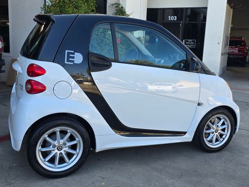Used 2015 smart fortwo electric drive image 31