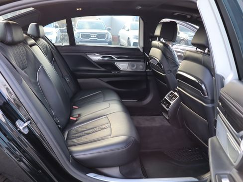 Used 2021 BMW 750i xDrive image 15