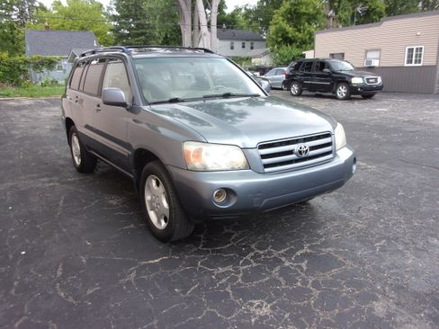 Used 2006 Toyota Highlander 4WD Limited V6 w/ 3rd Row image 3