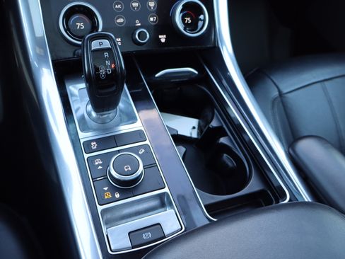 Used 2019 Land Rover Range Rover Sport HSE image 32