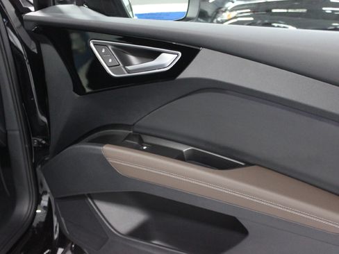 Used 2025 Audi Q4 e-tron Premium image 40