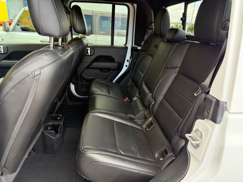 Used 2021 Jeep Gladiator Overland image 19