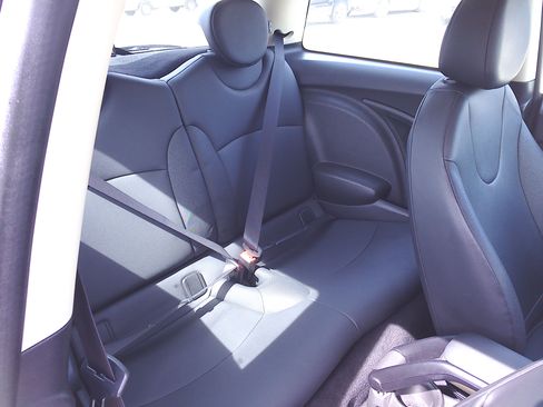 Used 2011 MINI Cooper image 11