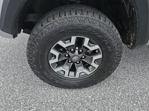 Used 2020 Toyota Tacoma image 8