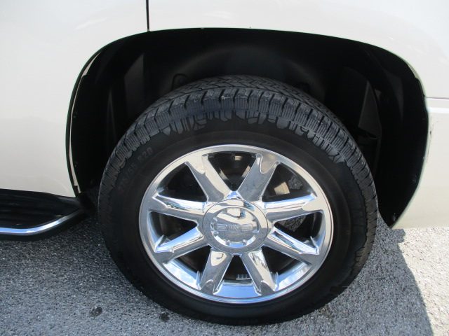 Used 2012 GMC Yukon AWD Denali image 14