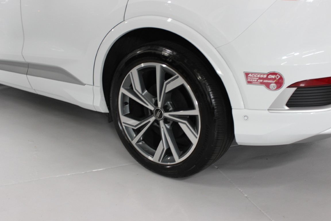 Used 2024 Audi Q4 e-tron quattro Prestige Sportback AWD/4WD image 11