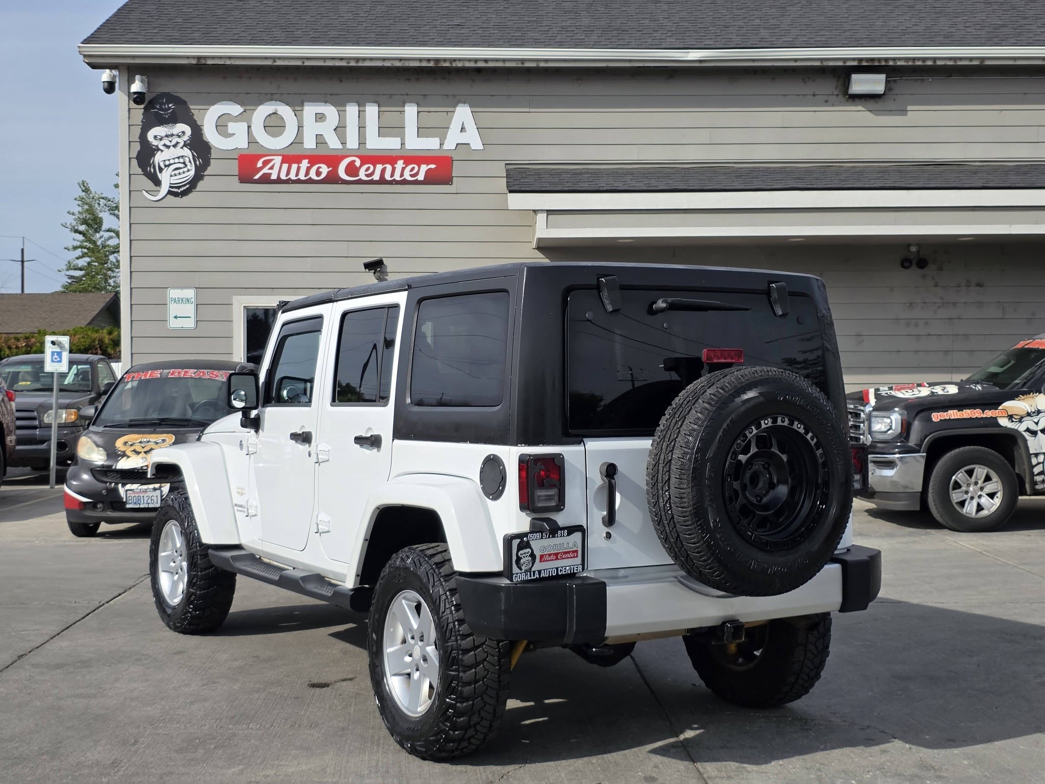 Used 2014 Jeep Wrangler 4WD Unlimited Sahara image 5