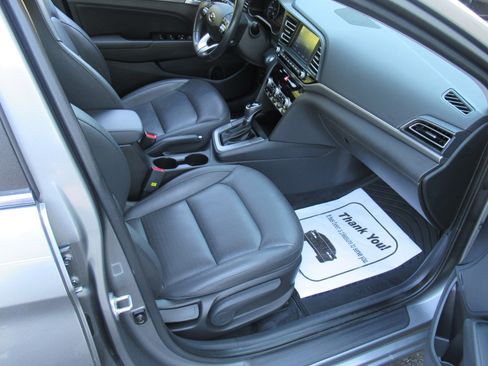Used 2019 Hyundai Elantra Limited Sedan FWD image 15