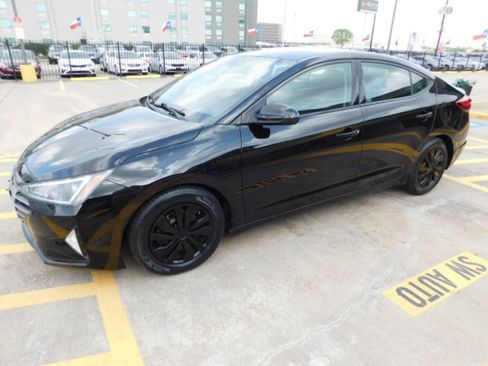 Used 2019 Hyundai Elantra SE image 4