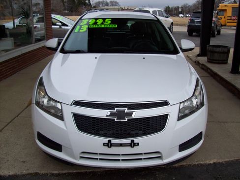 Used 2013 Chevrolet Cruze LT image 2