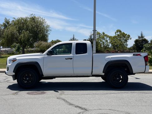 Used 2022 Toyota Tacoma 2WD Access Cab image 2