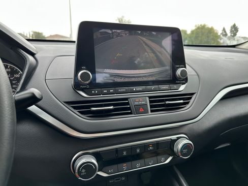 Used 2022 Nissan Altima 2.5 SV image 12