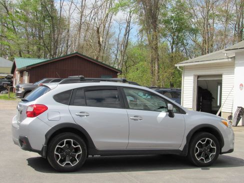 Used 2014 Subaru XV Crosstrek 2.0i Premium AWD/4WD image 9