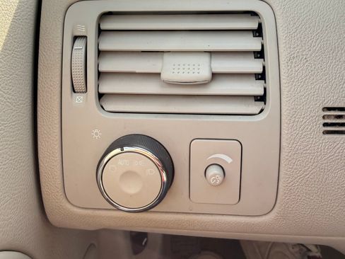 Used 2007 Buick Lucerne CXL image 22