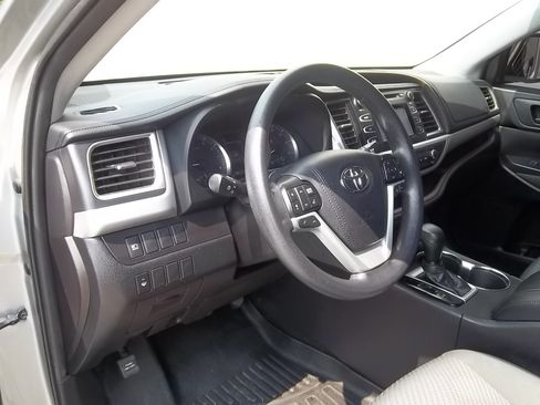 Used 2019 Toyota Highlander AWD V6 image 21