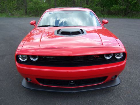 Used 2023 Dodge Challenger R/T RWD image 5