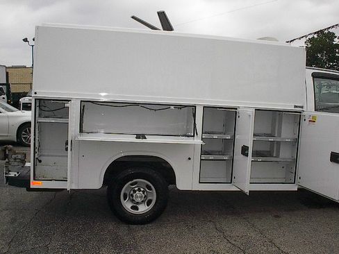 Used 2020 Chevrolet Express 3500 UNAVAIL RWD image 5