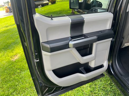 Used 2018 Ford F150 XLT image 24