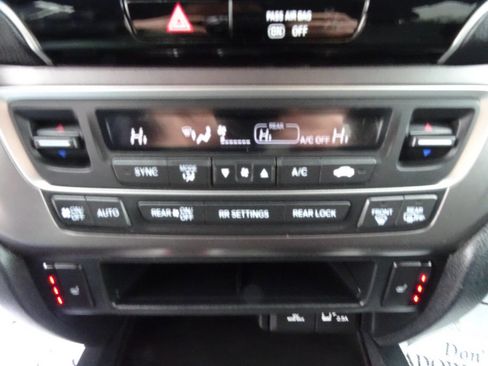 Used 2022 Honda Pilot AWD Black Edition image 29