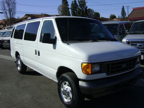 Used 2006 Ford E-350 and Econoline 350 image 4