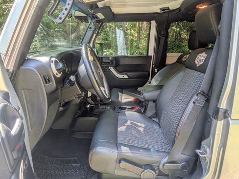 Used 2012 Jeep Wrangler Sahara image 9